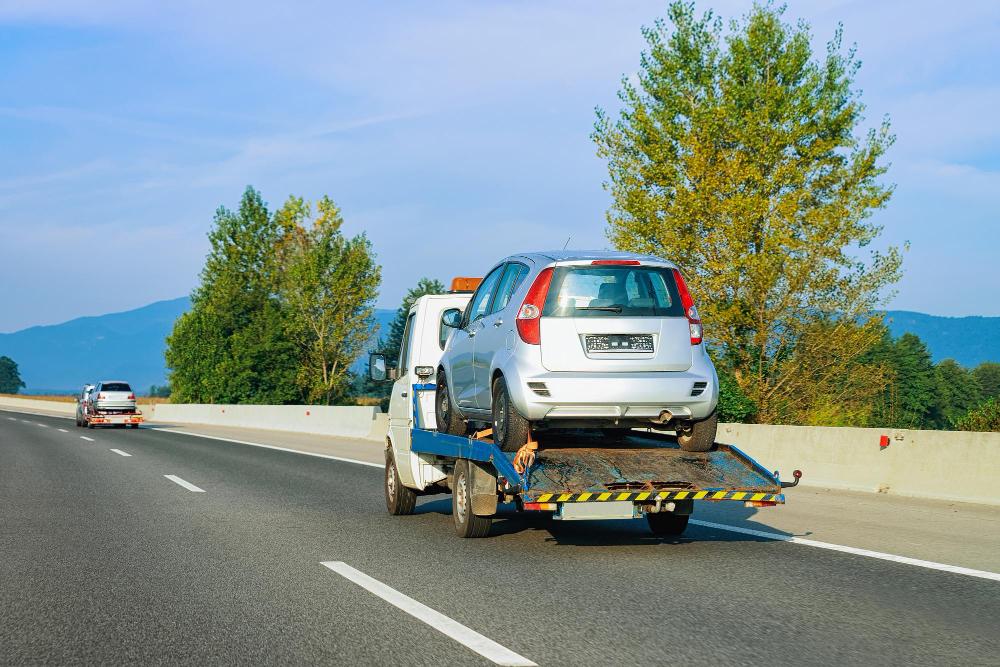 Cum pot să verific recenziile pentru o firmă de tractare auto